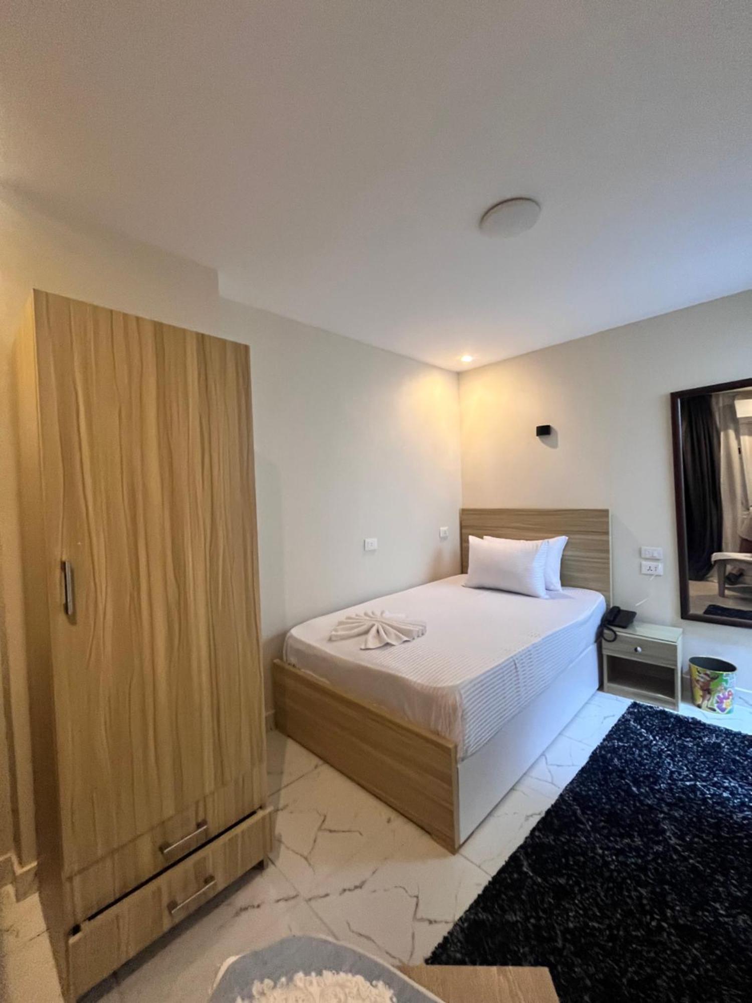 Triple Garden View Hotel カイロ エクステリア 写真